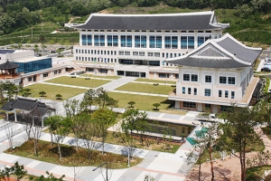 문경서 중3에게 돈 걷어 교사에 1돈짜리 금배지 선물…당국 진상 파악 중