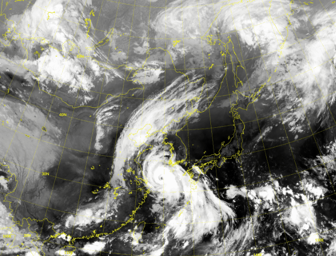 제8호 태풍 바비 위성영상(26일 오전 8시~11시)  국가기상위성센터