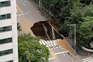 구리시 교문동 20m 대형 싱크홀 발생, 주민 대피령(종합)
