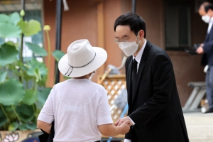 박원순 아들, ‘허위 병역의혹’ 재판 증인 불출석...“아버지 49재 때문”