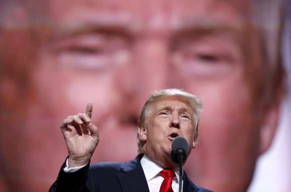 2016년 7월 공화당 전당대회에서 연설하는 도널드 트럼프 대통령.  AP