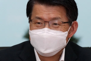 금융위원장 ”다음달부터 금융 지원 프로그램 연착륙 방안 검토”