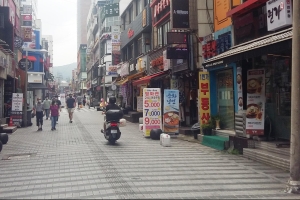 [르포] 거리두기 강화 첫날 안양일번가 상인들 ‘깊은 한숨’