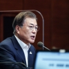 文 “현장 지키는 간호사 존경한다”…야당·의사단체 “갈라치기” 맹비난