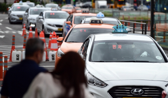 택시도 ‘빈 차’ 늘어… 운행 연한 1년 더 연장