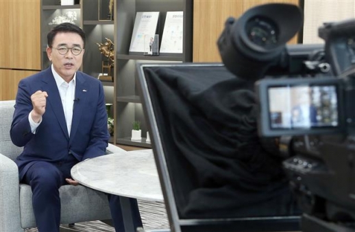 신한금융 19주년… 조용병 “디지털 전환 집중”