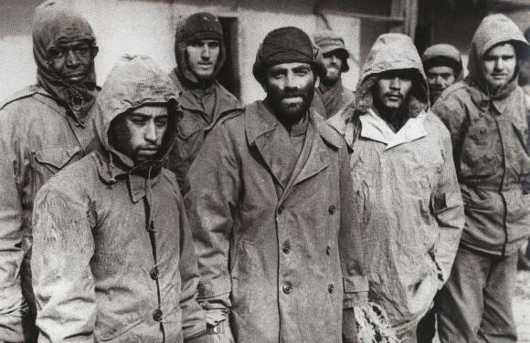 1952년 1월 북한에 억류된 유엔군 포로들. 미국 국립문서기록보관청 자료에서 발굴한 사진이다.  연합뉴스