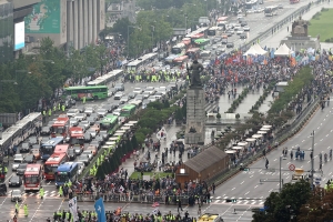 “개천절·한글날 집회 원천봉쇄”… 2.5단계 연장 주말 결정