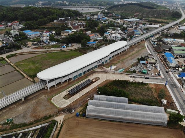 수인선 3단계 구간에 신설된 5개 역 중 하나인 어천역은 인천발 KTX 정차역으로 설계됐다. 한국철도시설공단 제공