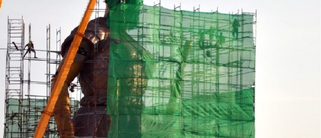 아프리카 베냉 코토누에 건립 중인 ‘다호메이 아마존’ 동상. 북한 만수대창작사가 동상을 건립하고 있다는 의혹이 제기됐다고 미국의소리(VOA)가 8일 보도했다. 라 나시옹 홈페이지 캡처
