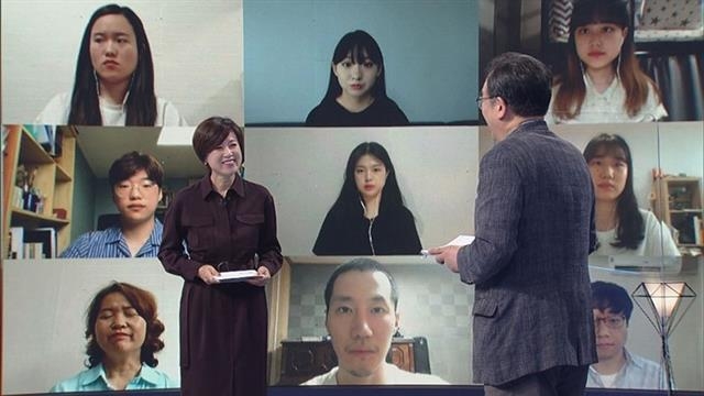 KBS 1TV ‘온택트 시민토크’는 국내외 전문가와 시민들이 화상으로 출연해 코로나19 대응 방안을 고민한다. 방송인 박미선(왼쪽)과 이종구 서울대 교수가 인터뷰와 시민 토론을 진행한다. KBS 제공