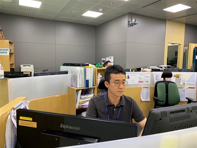 이필우 기상청 총괄예보관실 주무관은 8일 서울신문과의 인터뷰에서 “기상관측과 예보는 365일 24시간 내내 돌아가야 한다”며 “매 시간마다 기상 상황을 봐야 해 업무 중 잠시도 자리를 비우기 어렵다”고 말했다. 기상청 제공