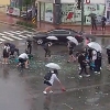 [따뜻한 세상] 도로에 쏟아진 유리 파편 치운 고등학생과 포항 시민들