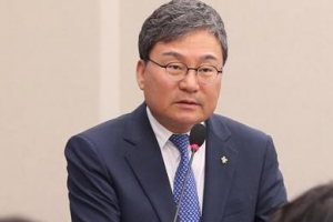 여당엔 ‘이스타 논란’ 이상직, 야당엔 ‘편법 수주 의혹’ 박덕흠