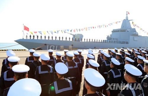 지난 1월 취역한 중국의 첫번째 055형 구축함 [신화=연합뉴스 자료사진]
