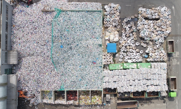 음식 배달 급증에 넘쳐나는 재활용 쓰레기