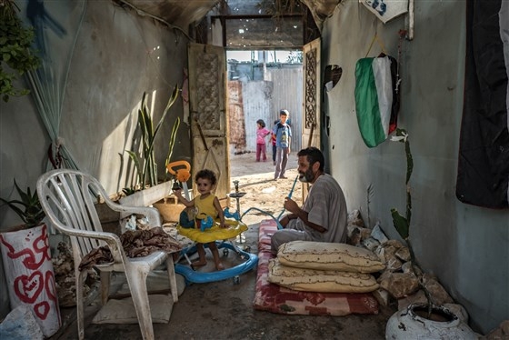 코로나19로 봉쇄조치가 시행 중인 팔레스타인 가자지구의 한 가정 모습. 게티 이미지