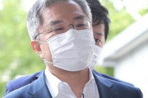 ‘공직선거법 위반’ 최강욱·김홍걸 첫 재판서 혐의 전면 부인