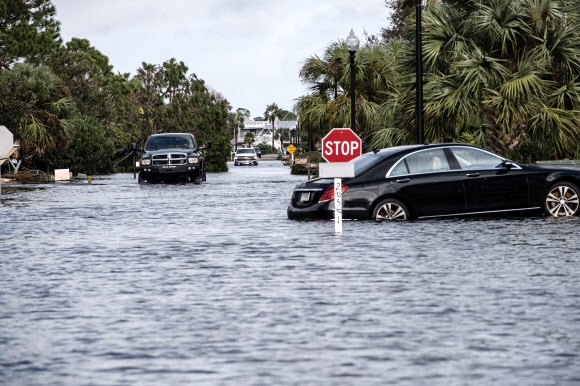 허리케인 ‘샐리’로 물 폭탄 맞은 미국 플로리다
