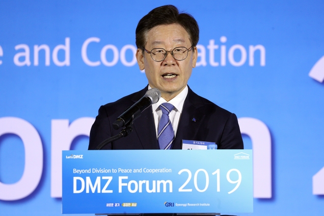 이재명 경기도지사가 지난해 열린 DMZ 포럼에서 기조연설을 하고 있다. 경기도 제공 