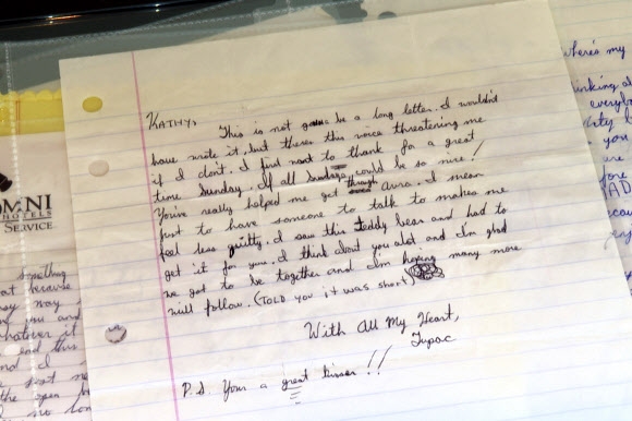 래퍼 투팍이 10대 쓴 자필 편지. 뉴욕 AP 연합뉴스 