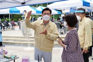 “구청이 무너지면 코로나 못 이긴다”…최전선 공무원들의 ‘마음지킴이’