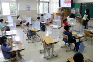 [포토] “반갑다 친구들아” 오랜만에 등교수업