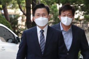 황교안 “권력 폭주 막기 위한 정당방위”… 檢 공소사실 전면부인