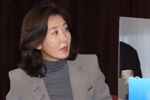 ‘나경원 딸 입시비리 의혹’ 압수수색 영장 기각…제동 걸린 檢