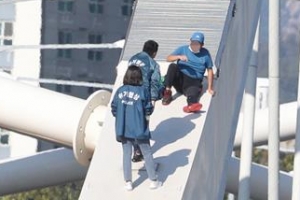 [포토] ‘내려오세요’… 양화대교 아치 위 소동