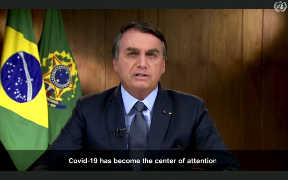 자이르 보우소나루 브라질 대통령이 22일(현지시간) 유엔총회에서 화상으로 연설하는 모습. AP