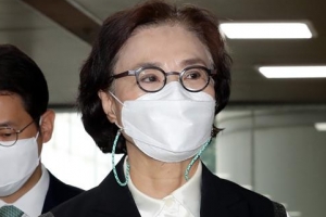 [포토] ‘직원 폭행’ 공판 출석하는 이명희 전 이사장