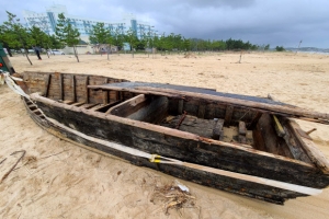 강원 고성서 북한 목선 발견…군 “대공용의점 없어”