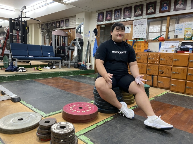 한국 여자 역도의 미래 박혜정이 27일 경기 안산 선부중학교에서 서울신문과 인터뷰를 나누고 있다. 안산 최영권 기자 story@seoul.co.kr