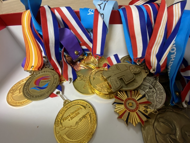 최숙현 철인3종 선수가 생전에 대회에 나가 획득한 메달들.  칠곡 최영권 기자 story@seoul.co.kr