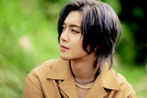 가수로 돌아오는 김현중…새로운 이미지로 공식 컴백 알려
