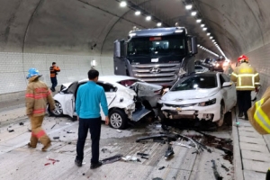 [포토] 여수 대포터널 8중 추돌사고 ‘아수라장’