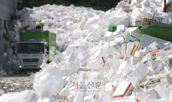 추석 닷새 연휴 끝나자… ‘산더미’ 쓰레기