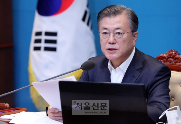 문재인 대통령이 6일 청와대 여민관에서 열린 영상 국무회의에서 모두발언을 하고 있다. 2020. 10. 6 도준석 기자pado@seoul.co.kr