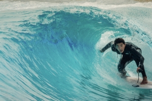 세계 최대·아시아 최초 도심형 인공서핑장 문열었다