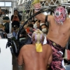 [포토] ‘웃통 벗은 남자들이’… 일본 열차에서 열린 프로레슬링