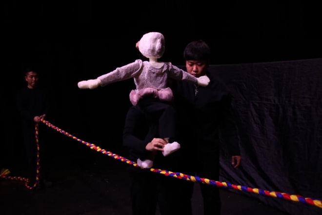 창작연희극 ‘줄타는 아이와 아프리카도마뱀’ 공연 사진. 광대생각 제공