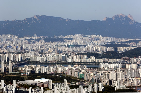 8일 서울 시내 아파트 단지의 모습. 연합뉴스