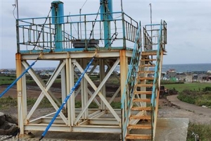 돈벌이에만 골몰해 묻지마 공사… 흉물로 방치된 우도 관광 시설들