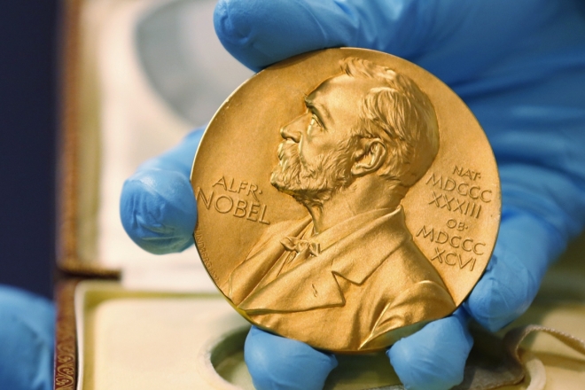 노벨상 메달.  AP 연합뉴스