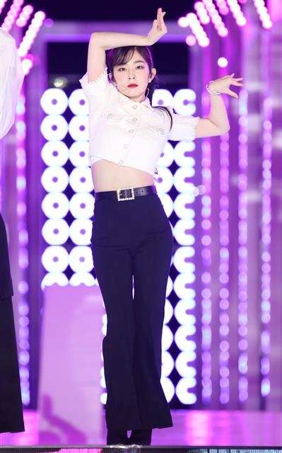 레드벨벳 아이린 ‘한줌 개미허리’