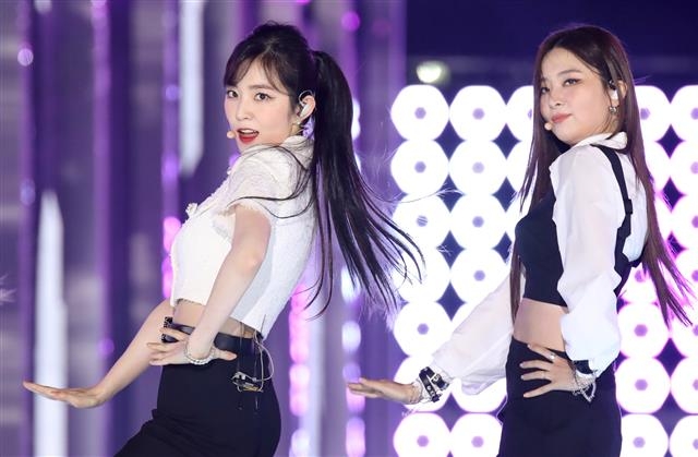 아이린-슬기 ‘이러니 안 반해?’