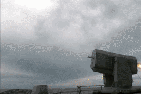 이지스 구축함 율곡이이함에서 대공미사일 ‘SM2’와 ‘RAM’을 발사하는 모습. 해군 유튜브 캡처
