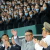 김정은, 당창건 기념 집단체조 관람…열병식 참가자와 기념사진도