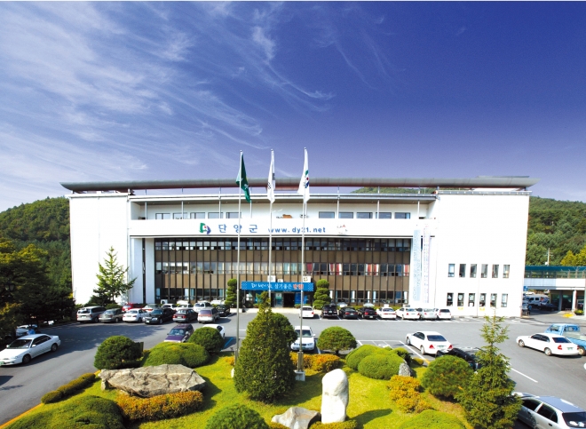 24개 농어촌 지자체로 구성된 특례군 법제화 추진협의회를 이끌고 있는 단양군청.